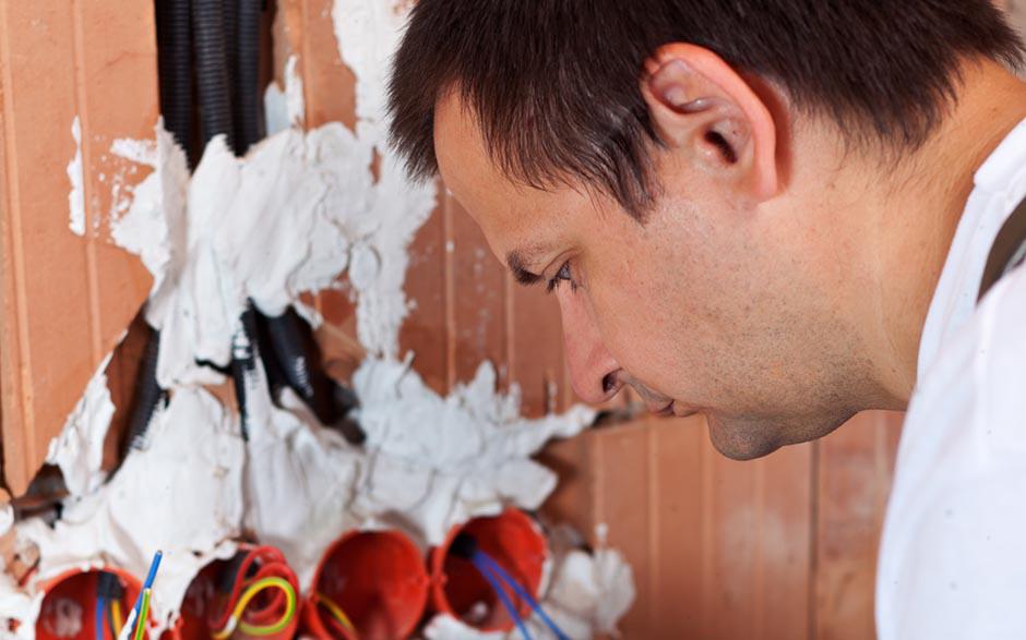 cherche électricien pas cher Plaisir